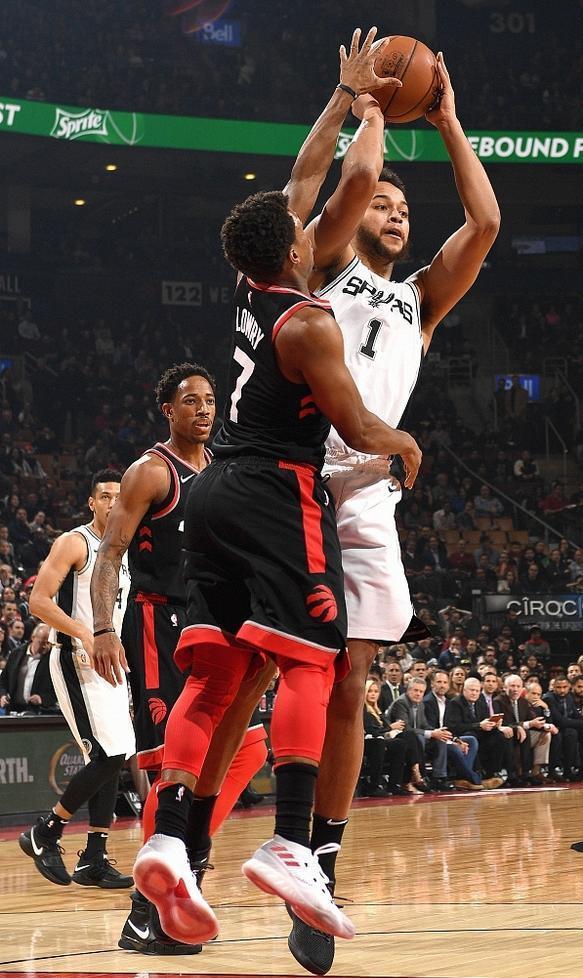 霍乐迪遭驱逐，猛龙不敌马刺的简单介绍