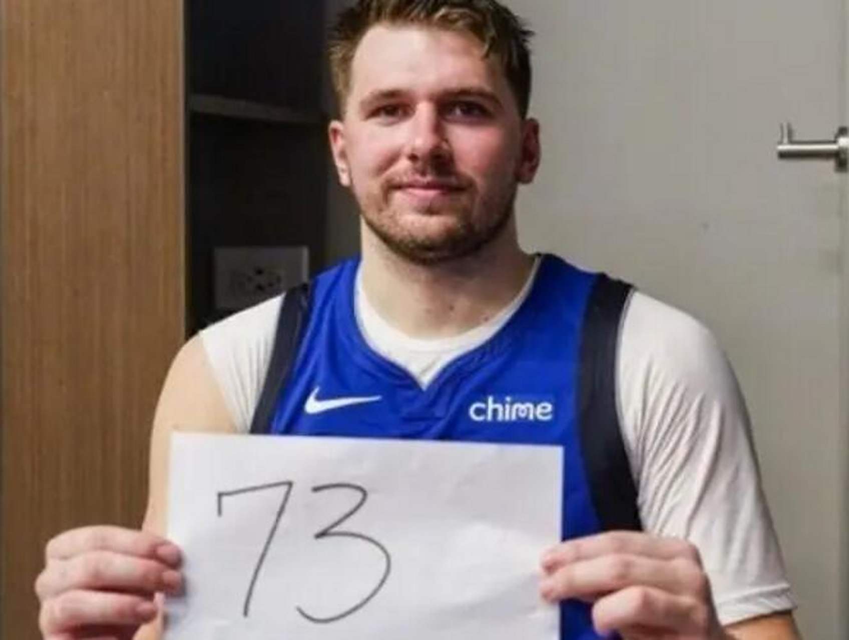 包含「老鹰击溃独行侠，夺得胜利」的词条