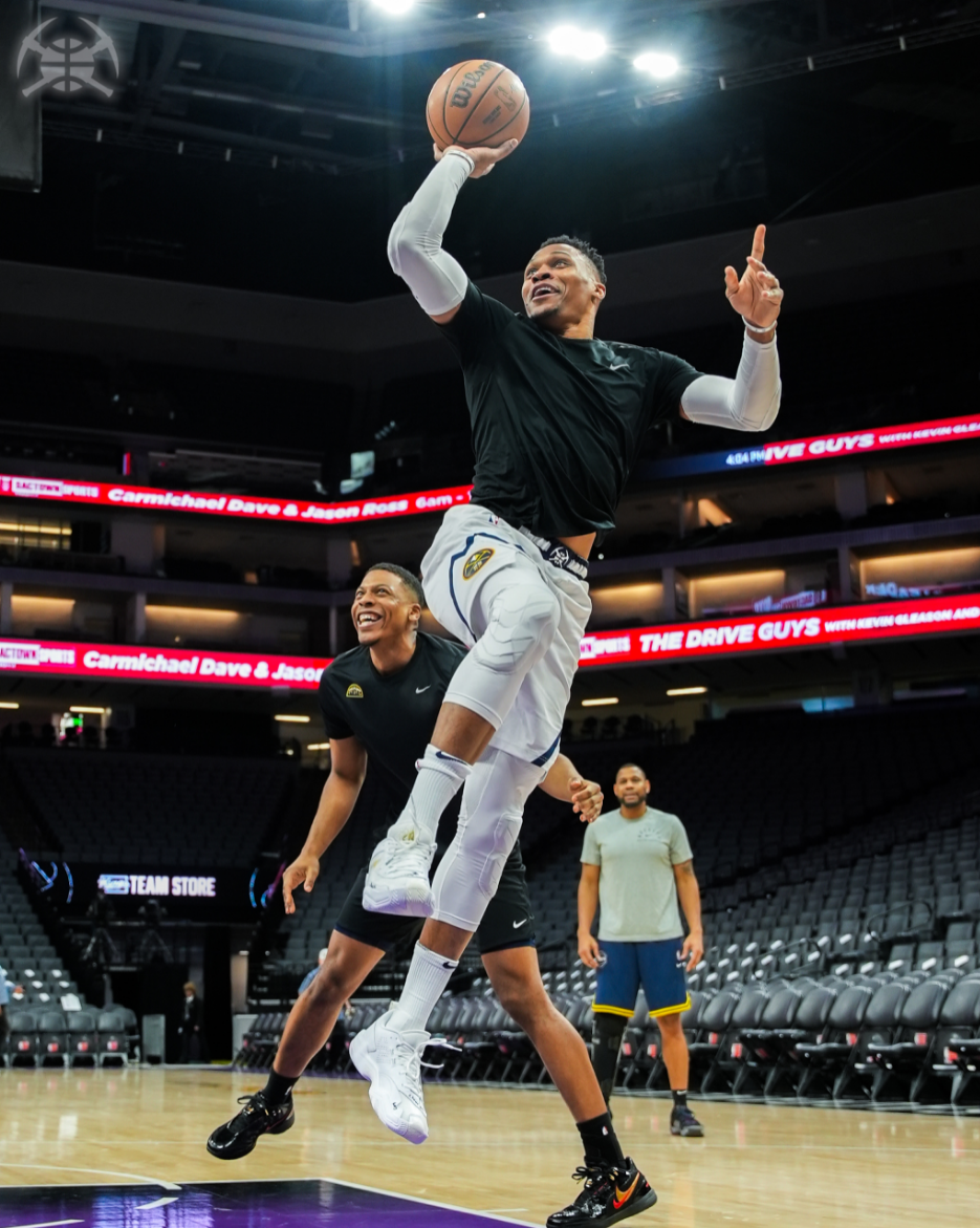 骑士险胜掘金，郭艾伦状态火热