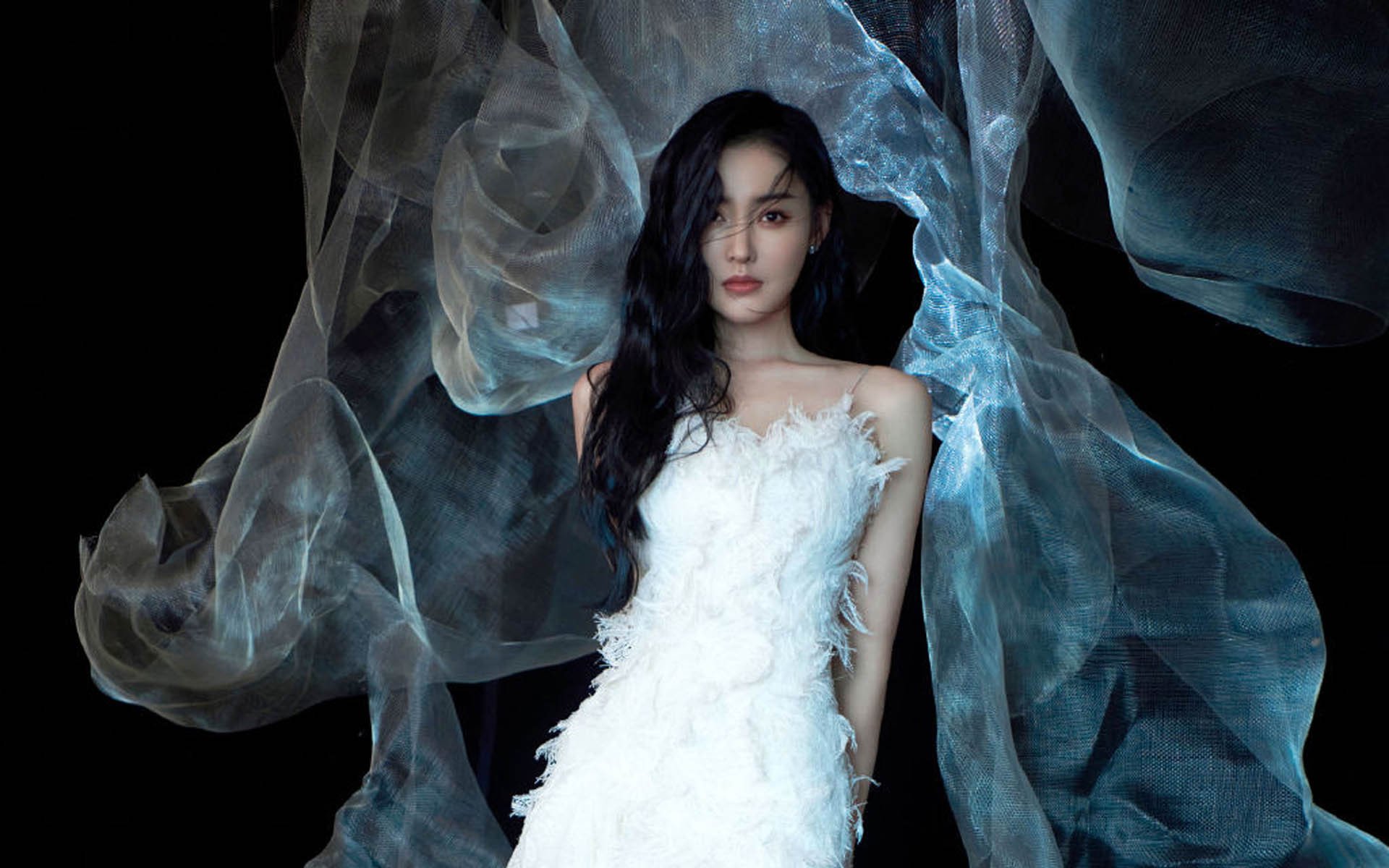 黄河铁骑啸西洋，绿茵烽火照欧陆