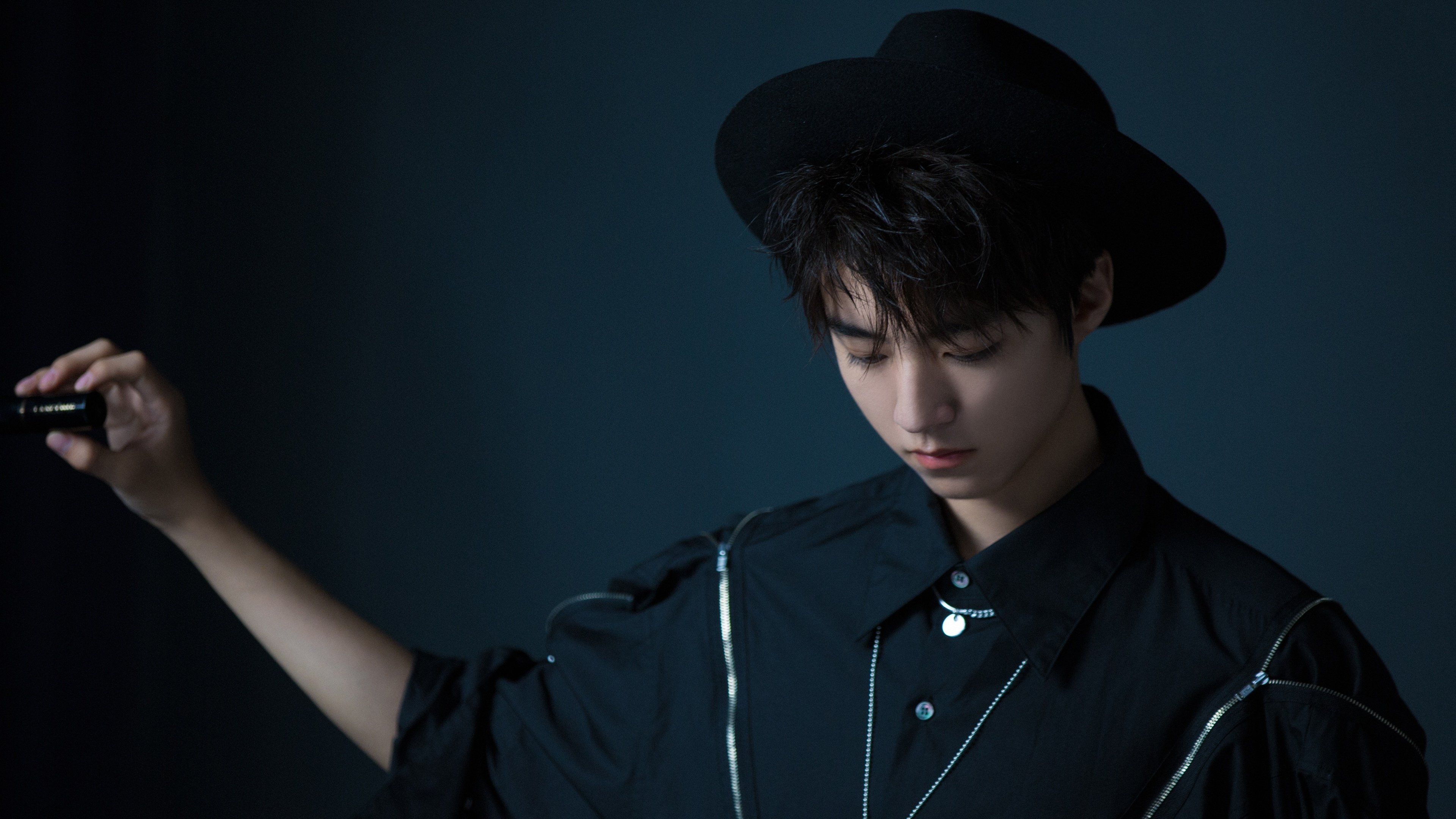 pg电子-阵雨冲刷过的绿茵，没有界限